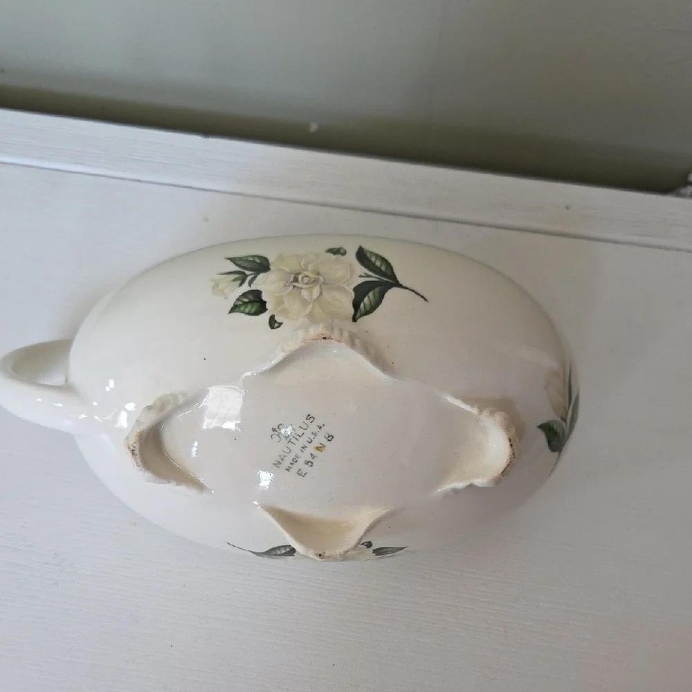 1940's Homer Laughlin Nautilus footed gravy boat or creamer featuring a floral